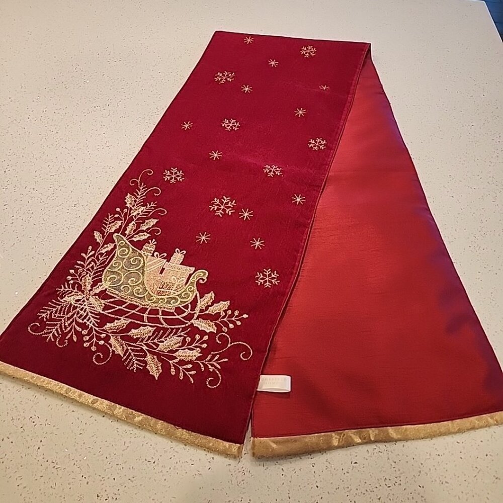 Ridgefield Home Christmas Table Runner Red Gold Sleigh 14x70"